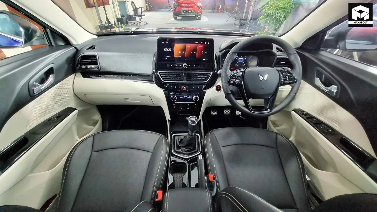  Mahindra XUV 3XO REVX A - snap