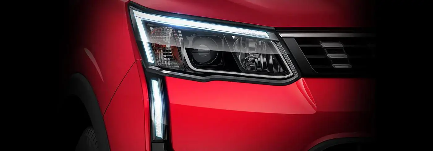 New Mahindra XUV300 Headlight Design