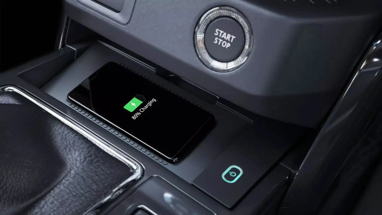 Renault Kiger Smartphone Charger