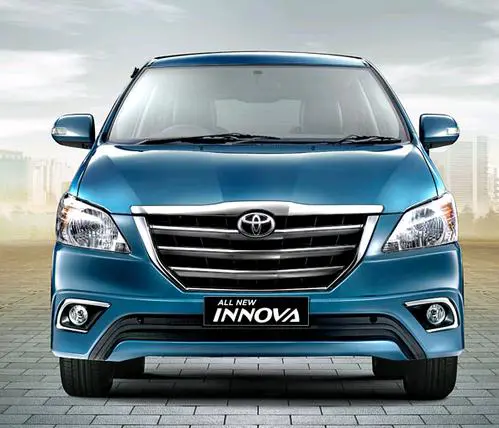 Toyota Innova Front View