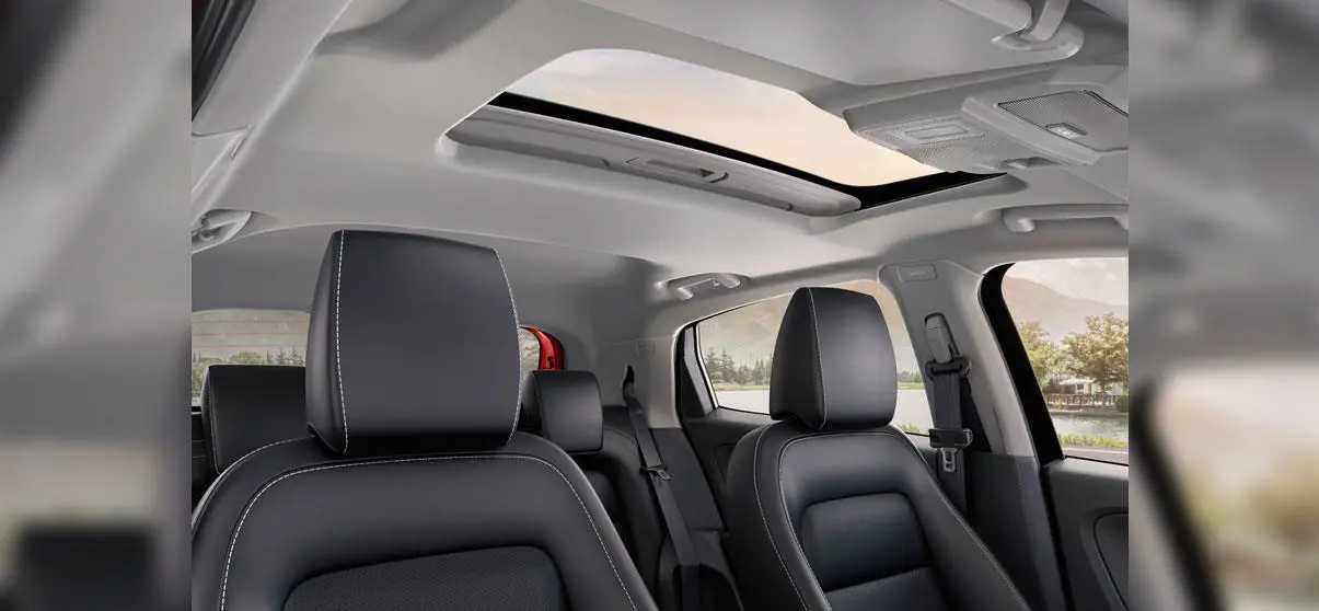 Tata Altroz iCNG Voice-Assisted Sunroof