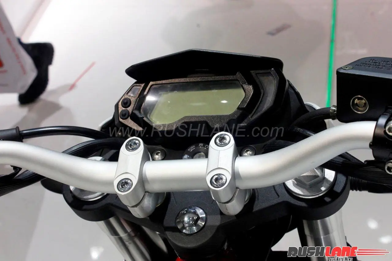 Benelli TNT 200 Console (Image Source: RushLane)