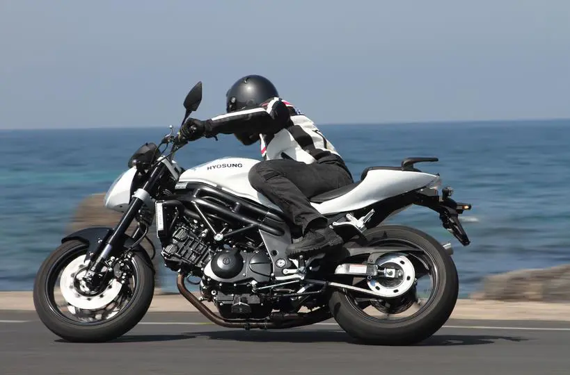 Hyosung GT650N Side