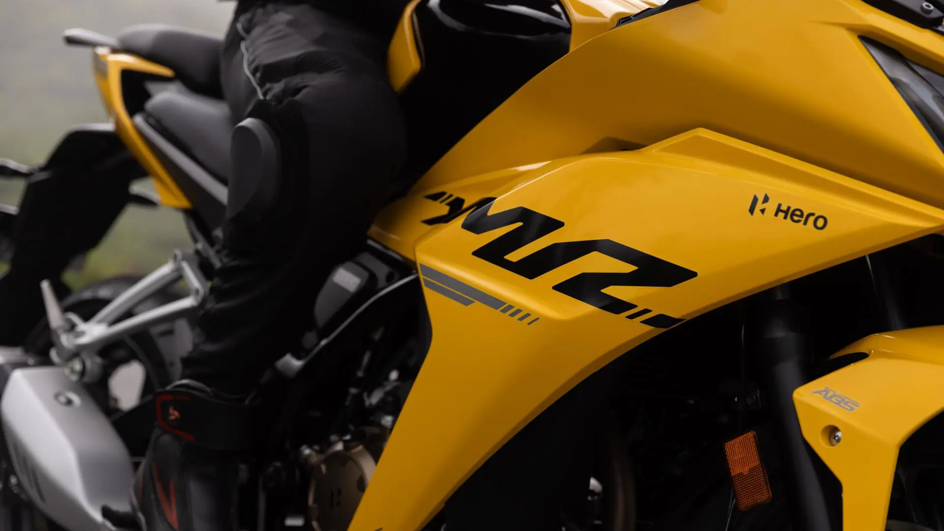 Hero Karizma XMR 210 Close Up Shot