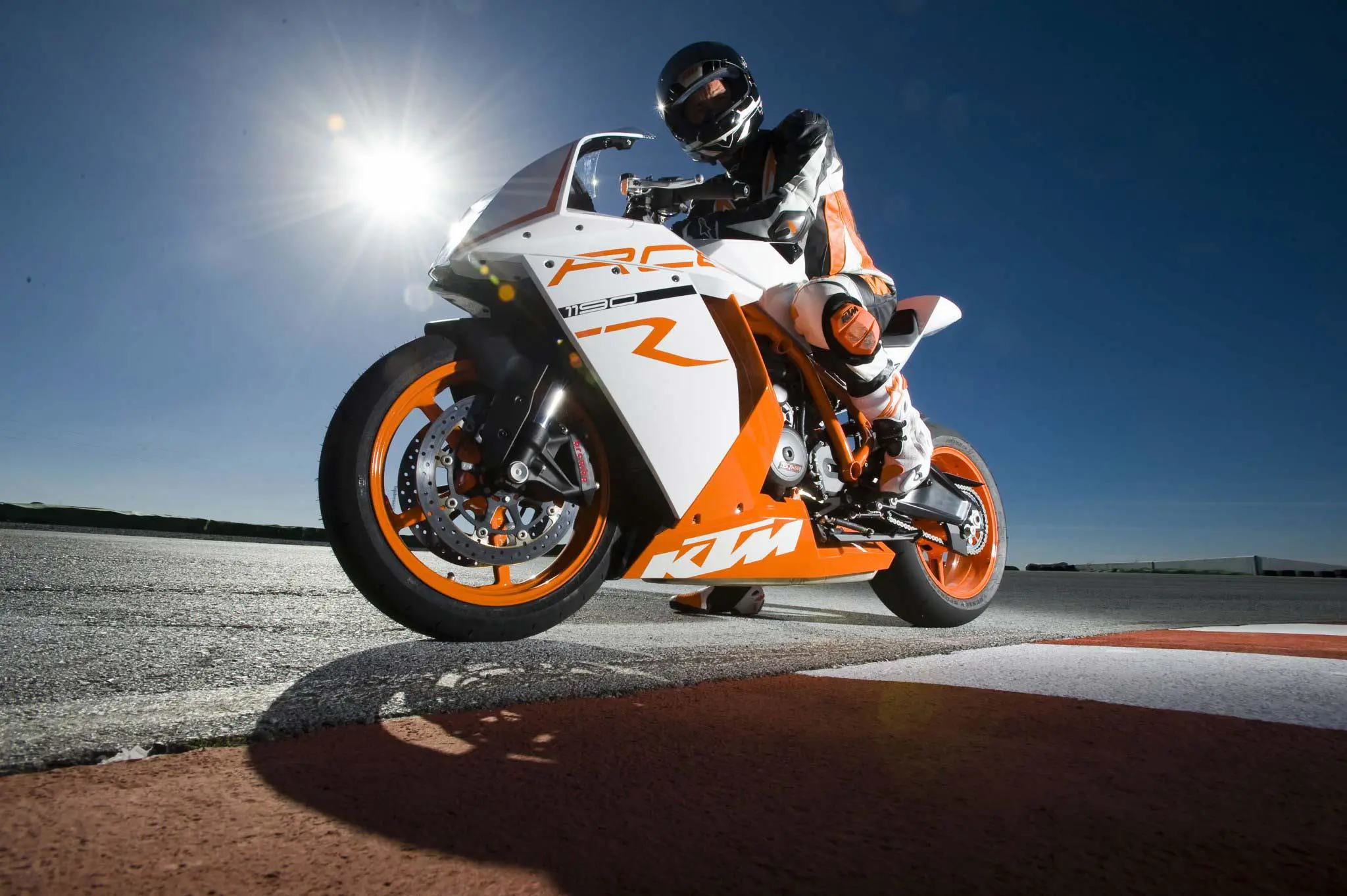 KTM 1190 RC8 R ₹189,542 ₹3,571,000, Specifications, Reviews