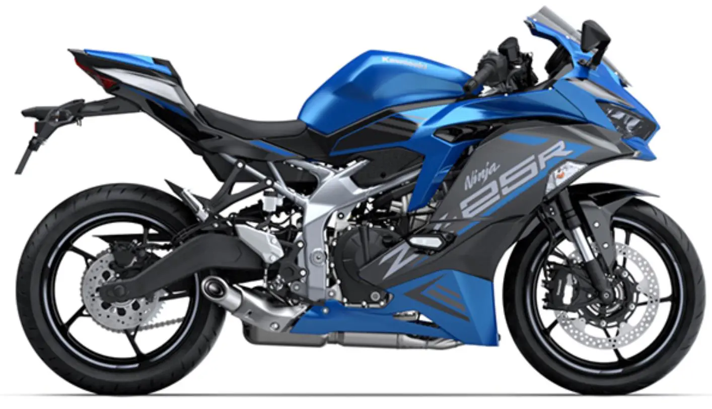 25〜29 The Kawasaki Ninja ZX-25R's 250cc line-four redlines at a