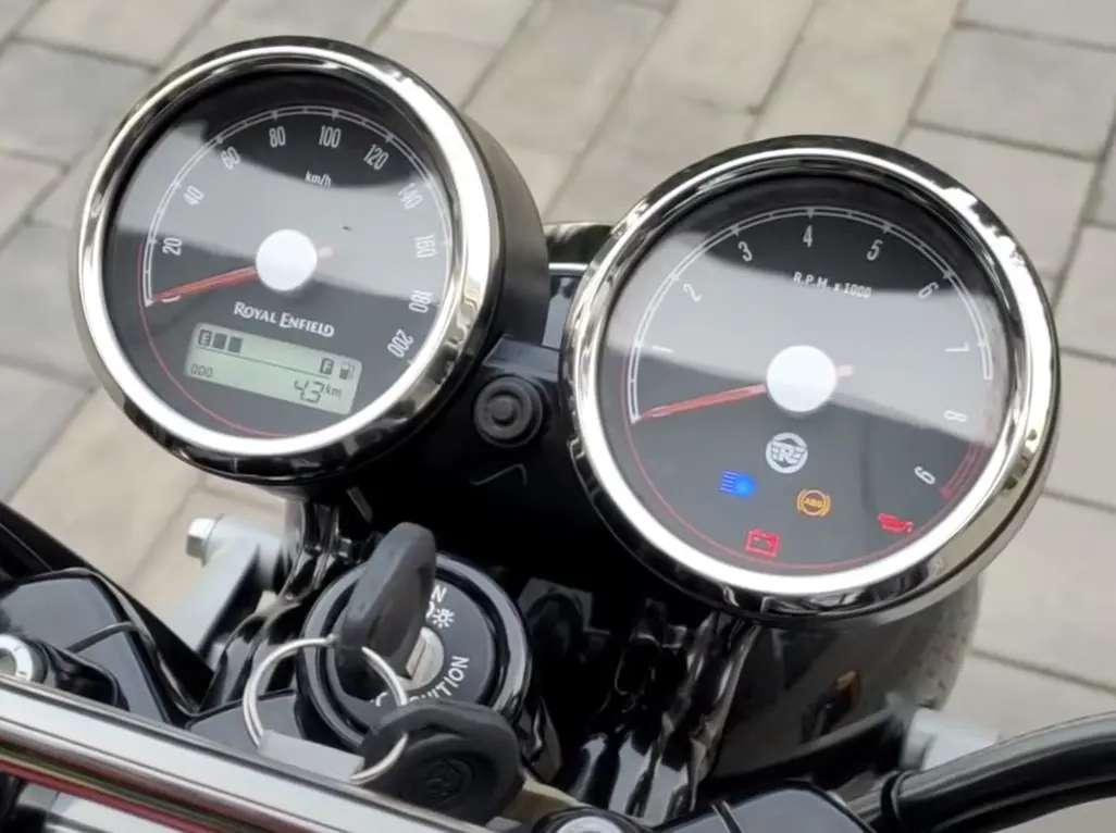 Royal Enfield Interceptor 650 Ventura Blue Console