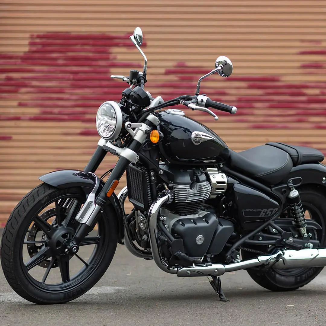 Royal Enfield Super Meteor 650 Front 3-Quarter View