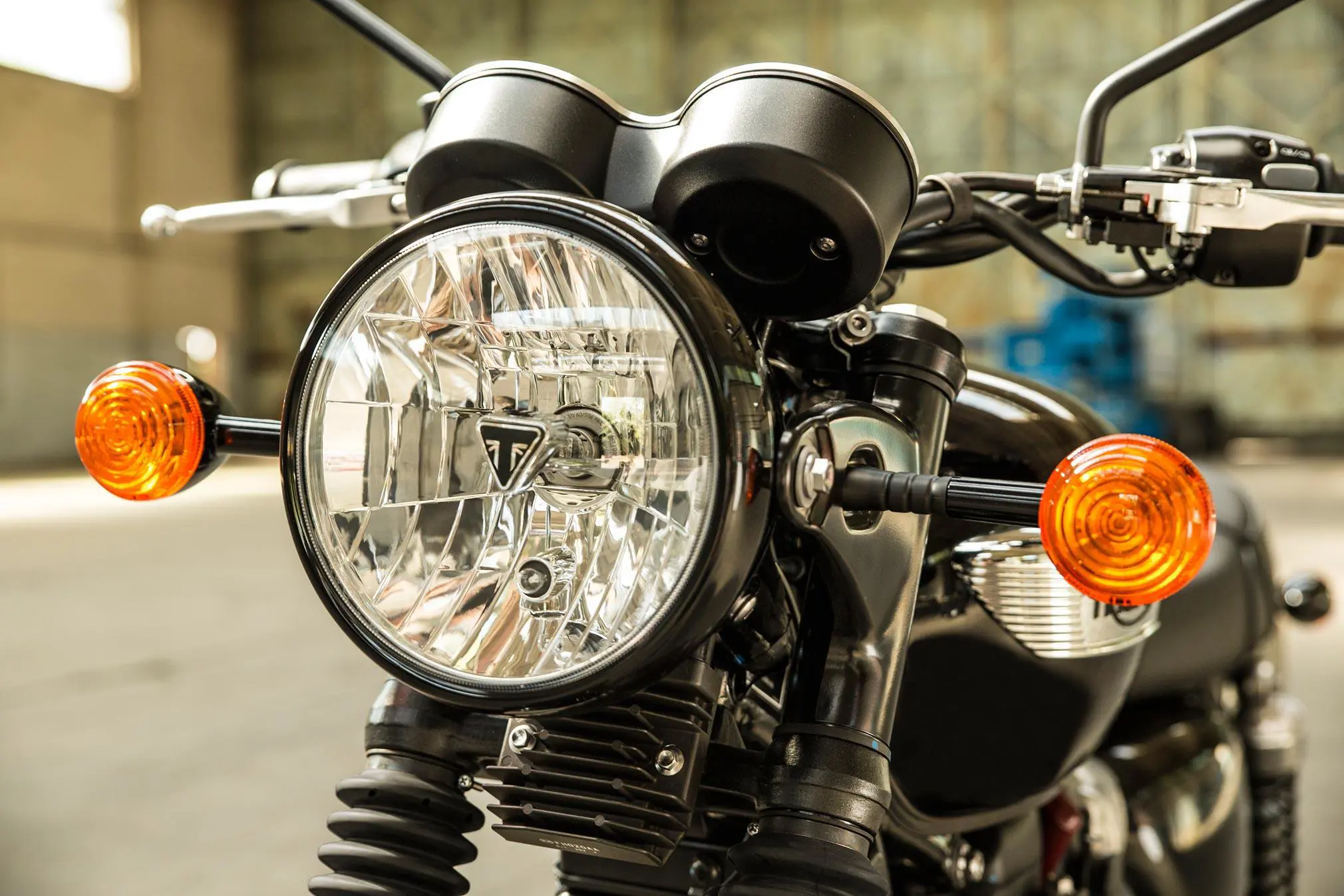 Triumph Bonneville T100 Black Headlight