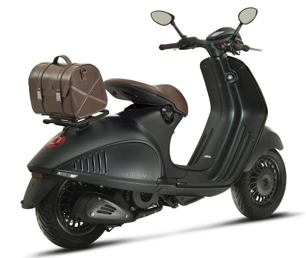 Vespa Vespa 946 Emporio Armani ₹1,205,000 ₹1,427,999