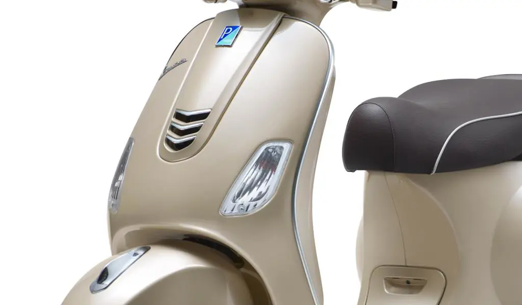 Vespa Elegante 149 Closeup Shot