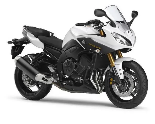 Yamaha Fazer8 Front 3-Quarter View
