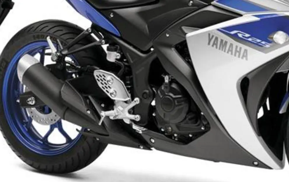 Yamaha R25 Close-up Shot