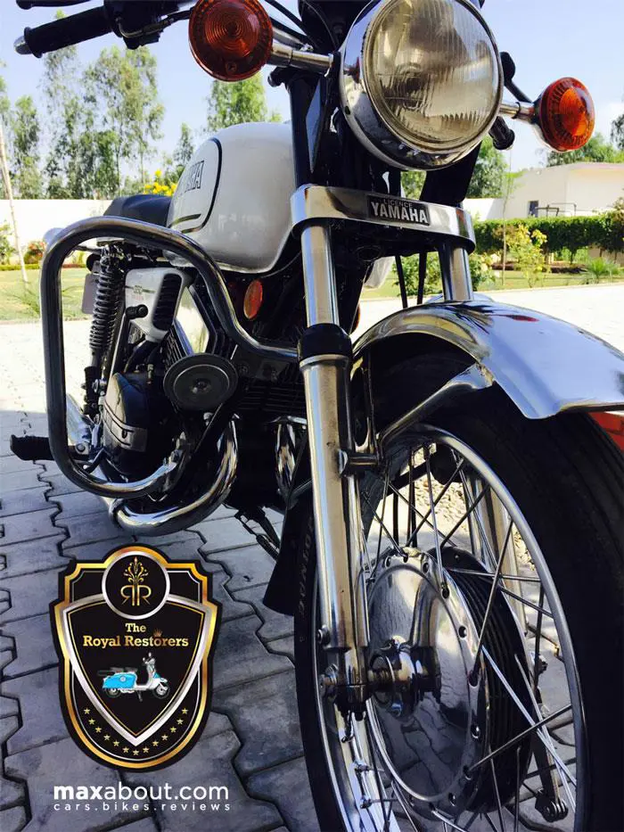 Yamaha RD350 Front View