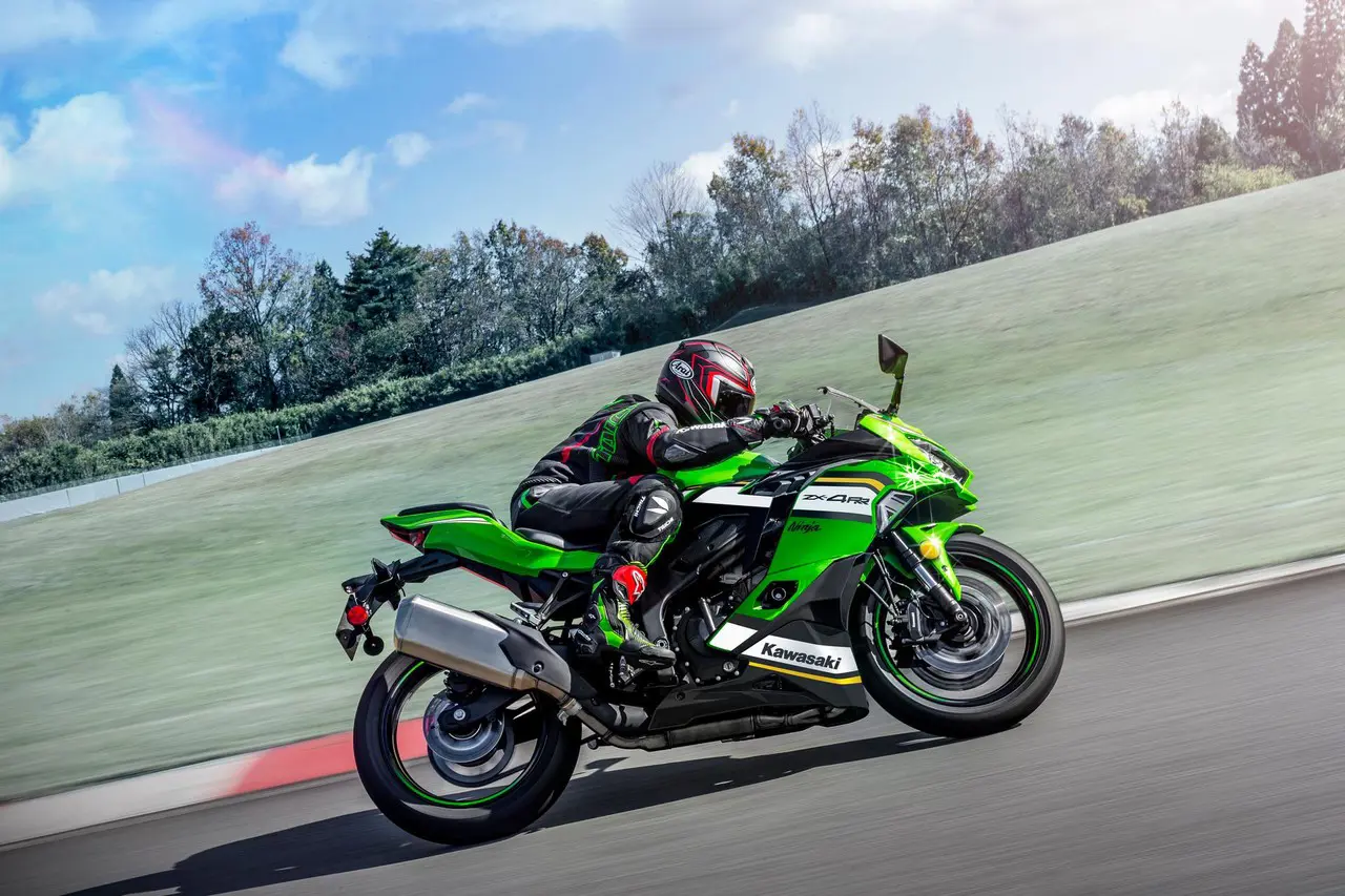 Kawasaki Ninja ZX-4R ₹800,000 - ₹2,250,000, Specifications