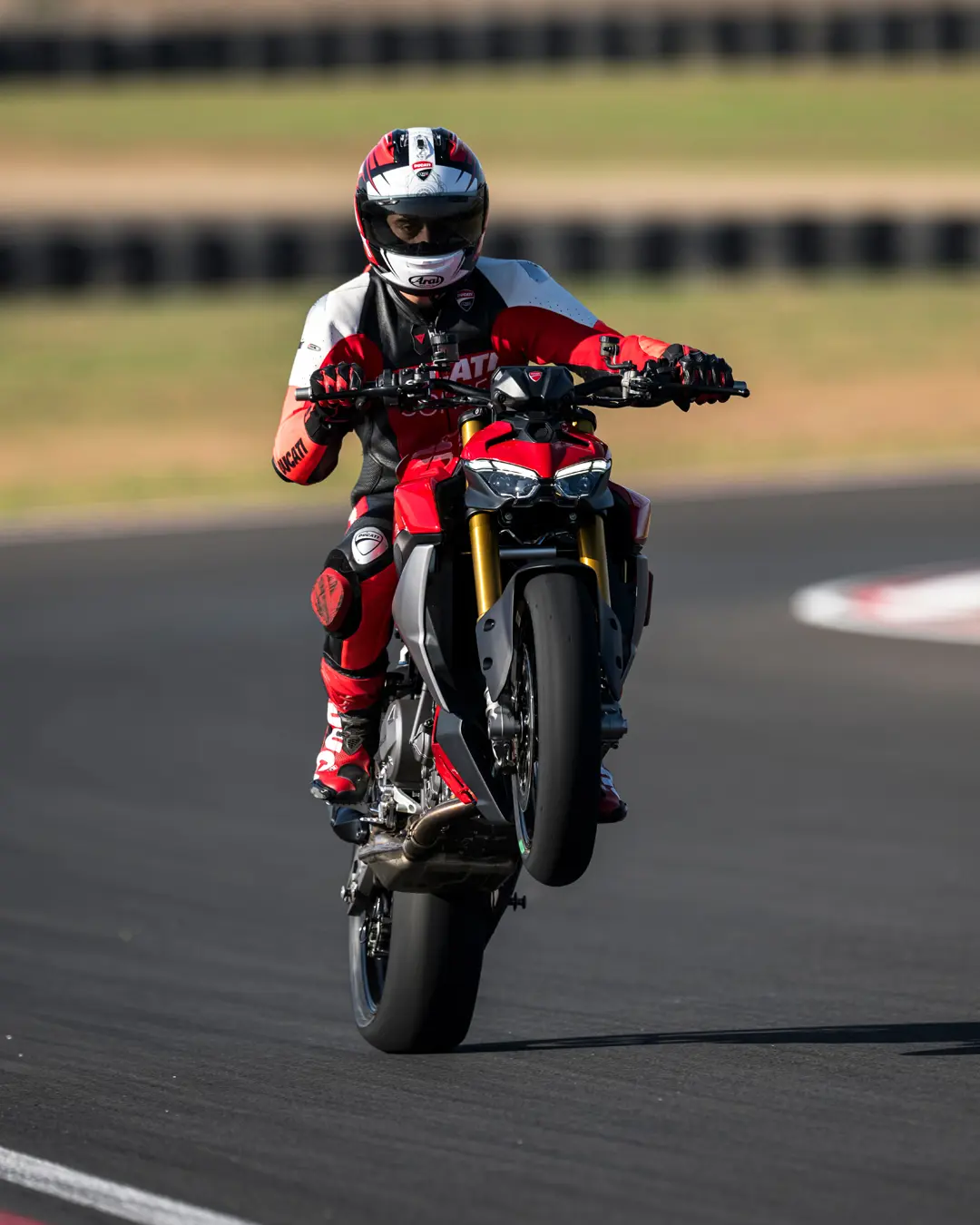 2025-ducati-streetfighter-v2-4441-2389