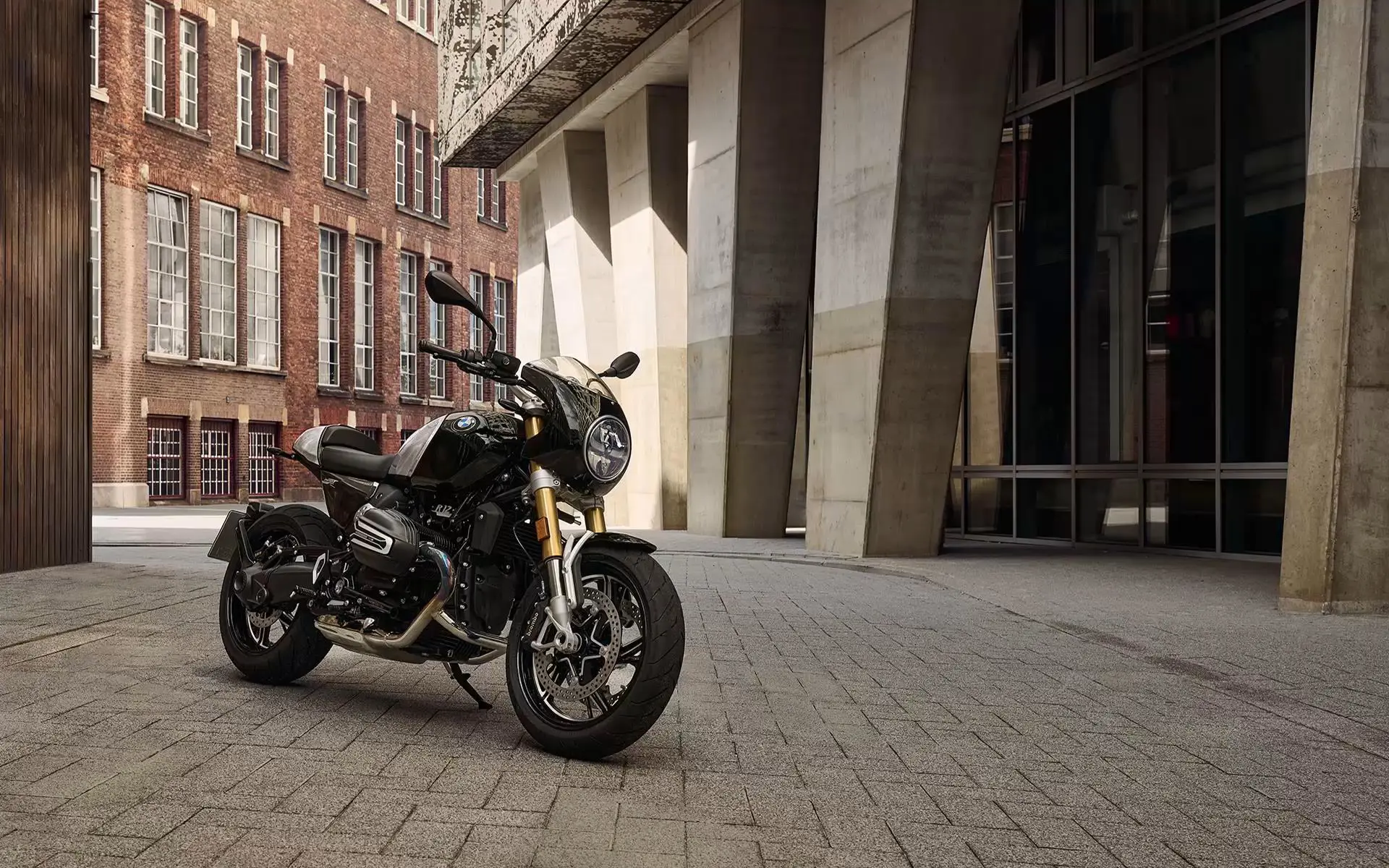 Compare BMW R12 nineT