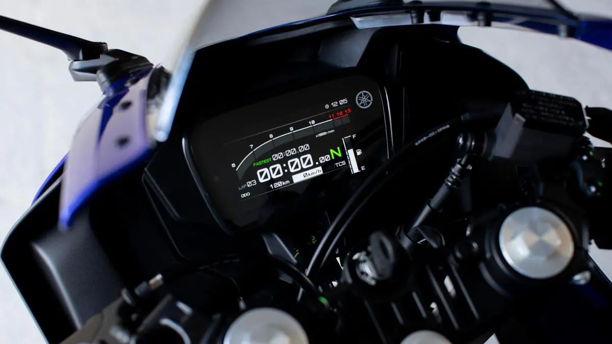 Yamaha YZF-R125 Images
