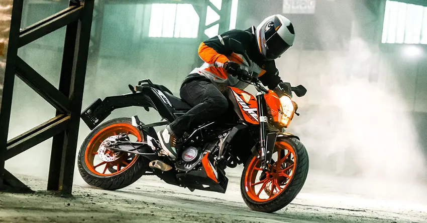 Quick List of Pros & Cons of KTM 200 Duke Street Machine