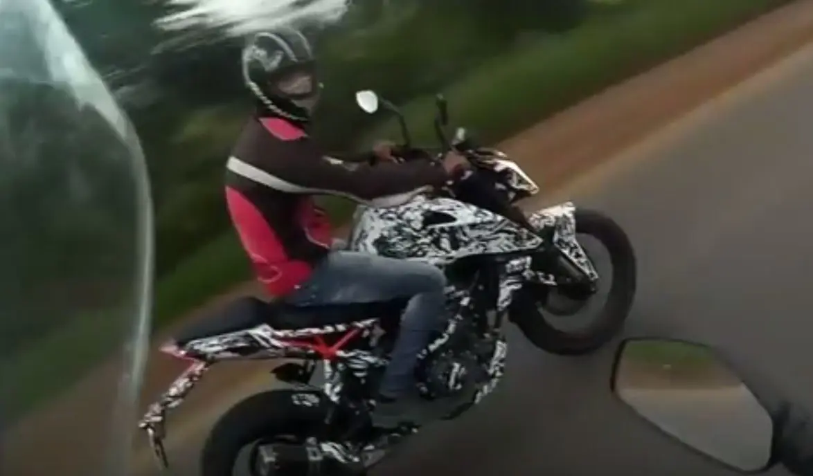 Spy Video: 2017 KTM Duke Spotted Testing in India