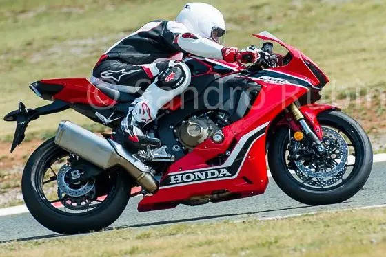 2017 Honda CBR1000RR Fireblade Leaked!