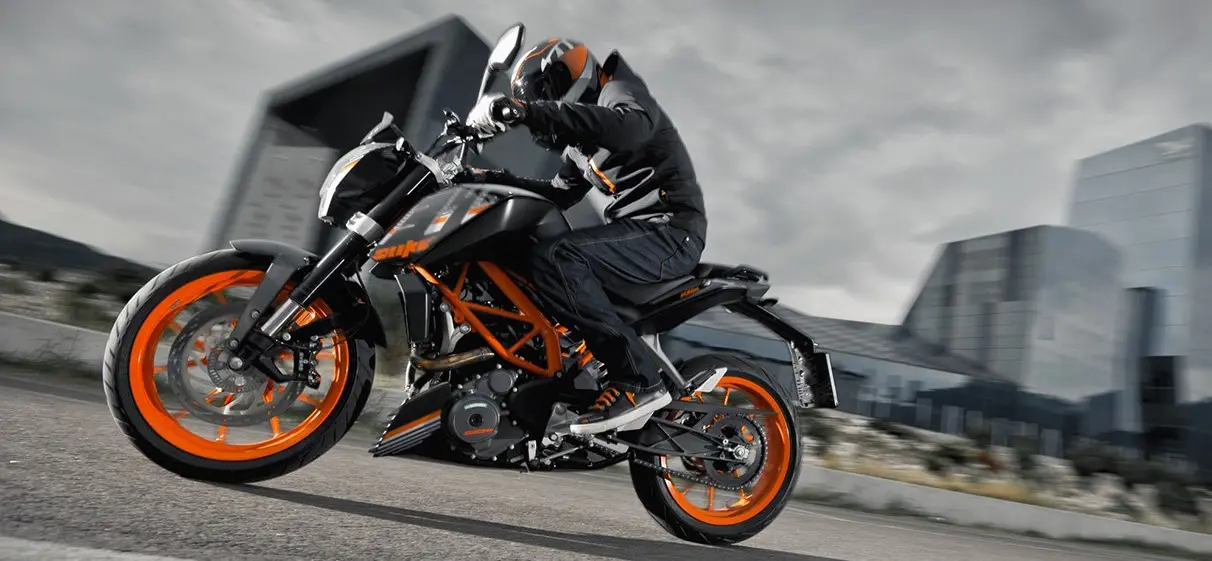 Comparison - KTM 390 Duke vs Honda CBR250R ABS
