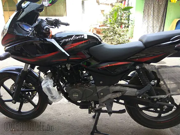 2017 Bajaj Pulsar 220F Launched at INR 91000