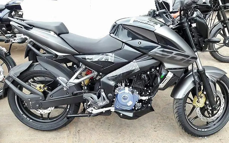 Detailed Walkaround Video of 2017 Bajaj Pulsar NS200