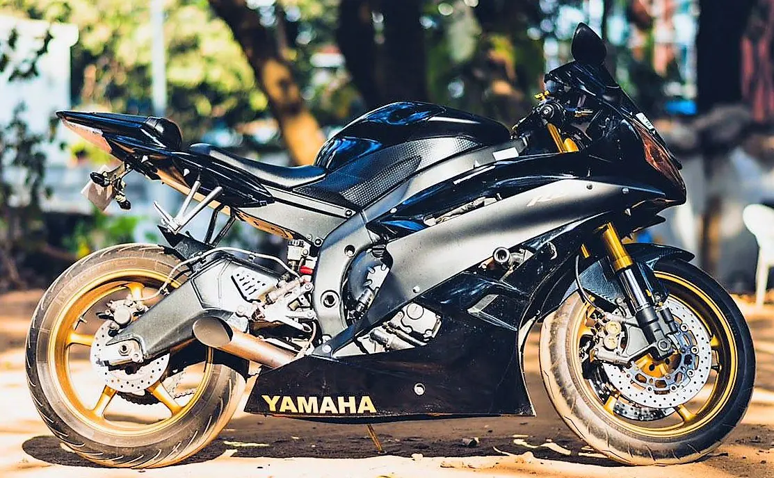 Yamaha YZF-R6 Gloss Black Wrap by WrapCraft