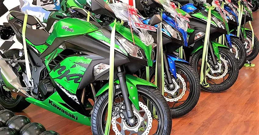 Aurum Kawasaki (Delhi) Delivers Five Units of Ninja 300 in a Single Day