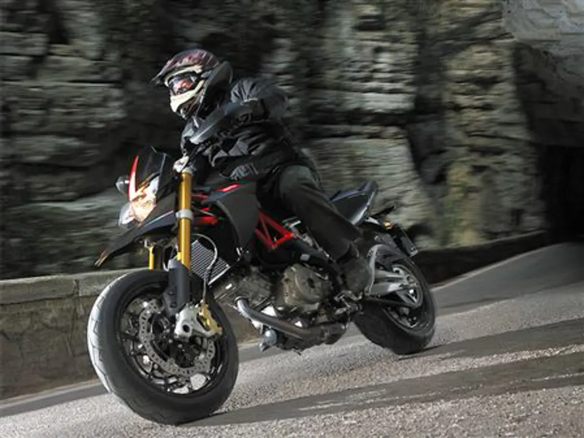 Dorsoduro 750 Factory in Motion