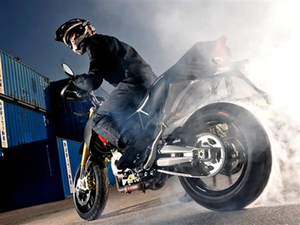 Dorsoduro 750 Factory in Motion