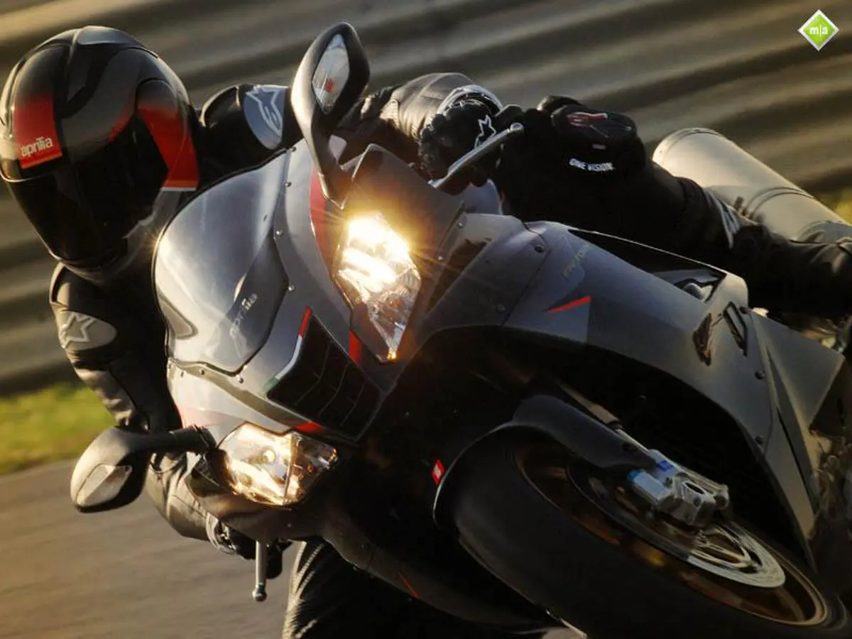 RSV 1000 R Factory