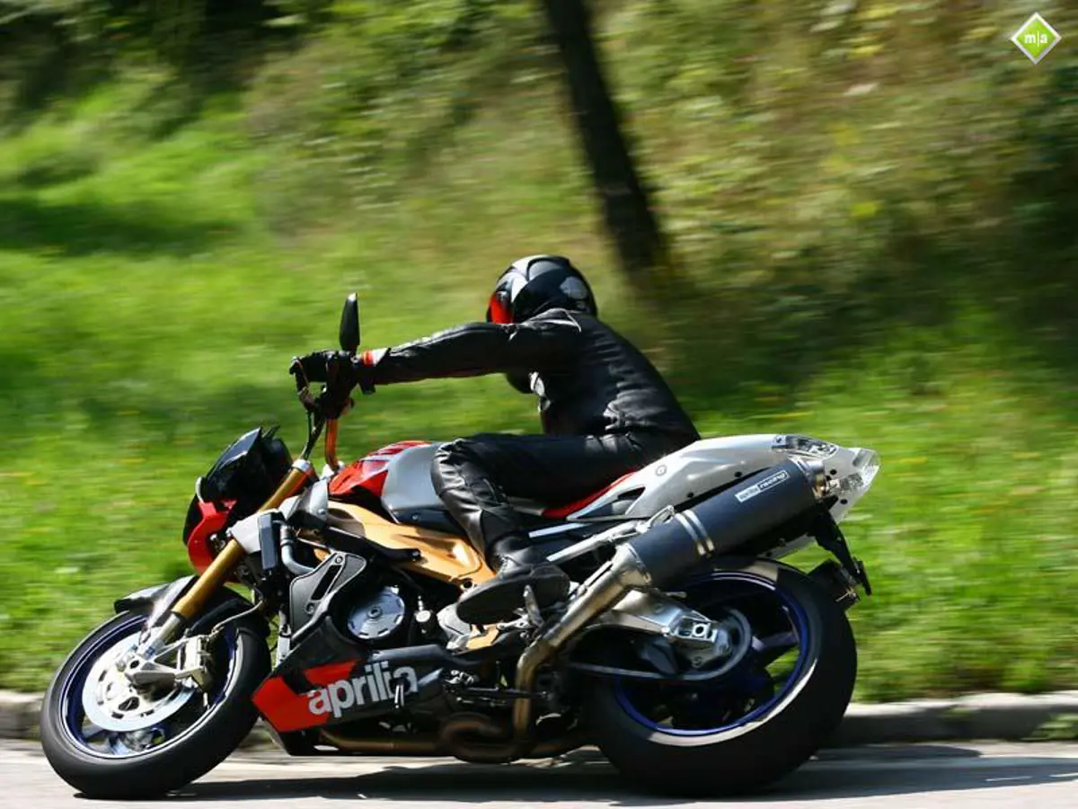 Tuono 1000 R Factory