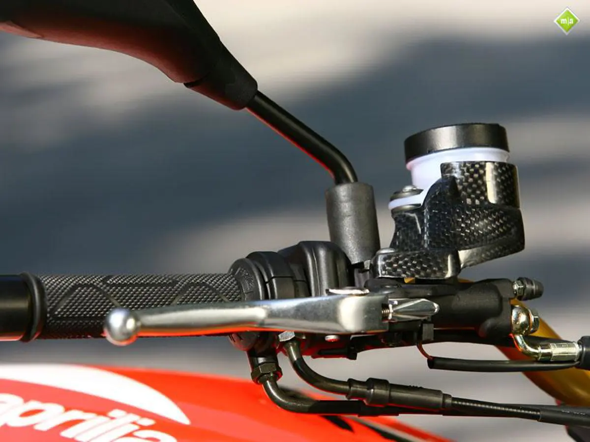 Tuono 1000 R Factory