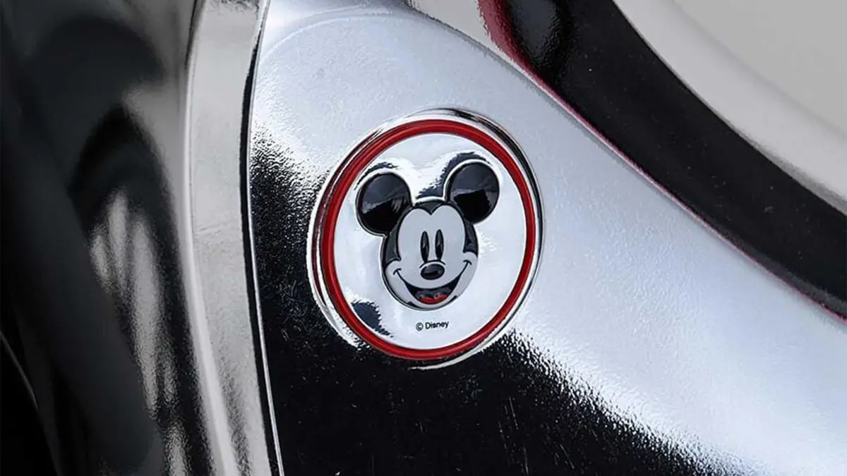 Honda Super Cub C125 Disney Edition