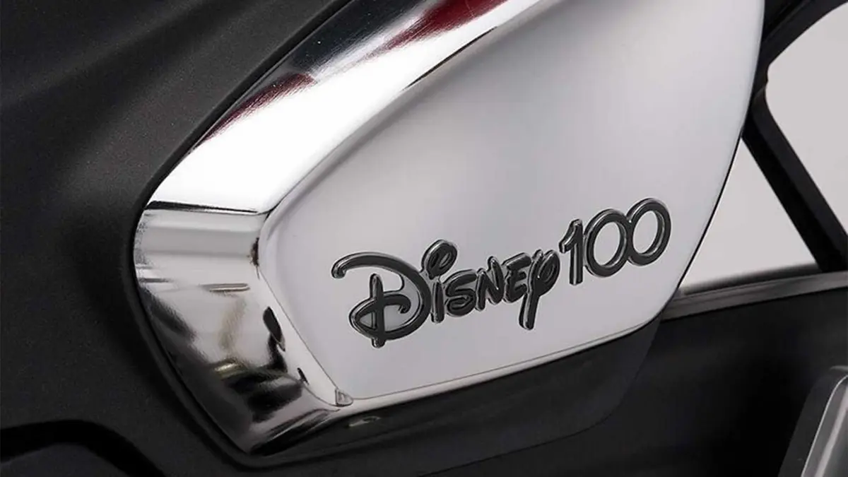 Honda Super Cub C125 Disney Edition