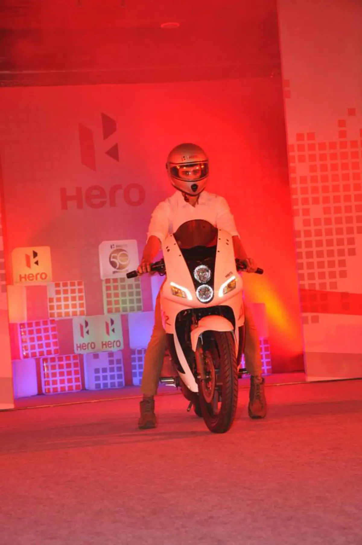 2014 New Hero Karizma ZMR Front View 'White'
