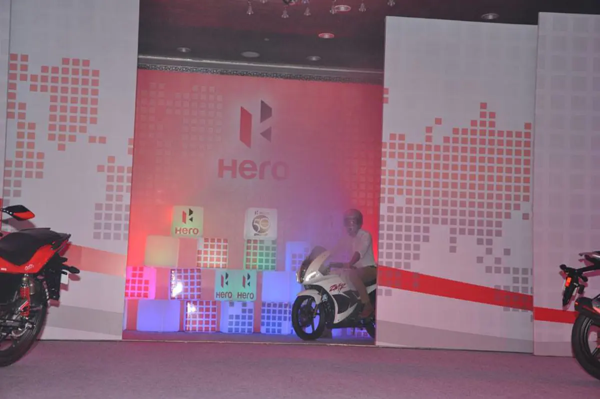2014 New Hero Karizma ZMR in Motion 'White'
