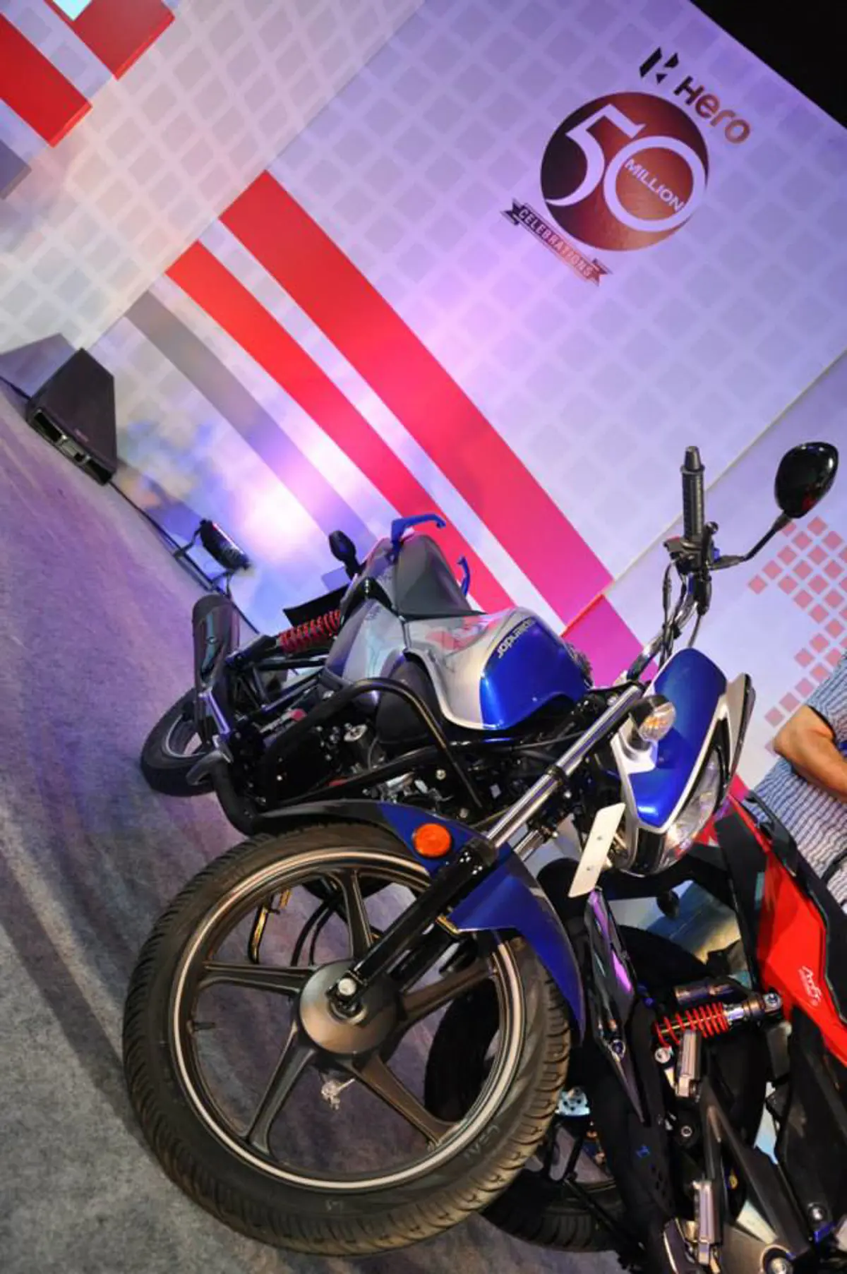 Hero Splendor iSmart 3-Quarter Front 'Silver'