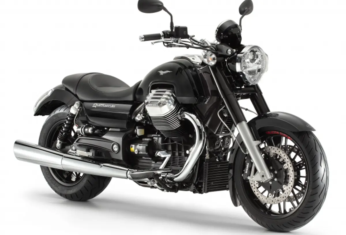 Moto Guzzi California 1400 Custom Front 3-Quarter