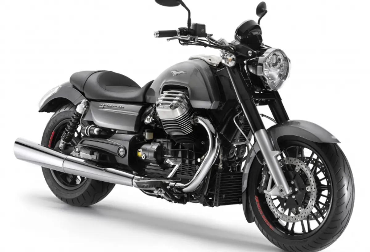 Moto Guzzi California 1400 Custom Front 3-Quarter 'Black'