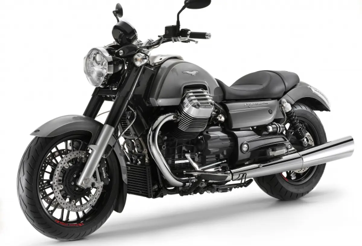 Moto Guzzi California 1400 Custom Front 3-Quarter