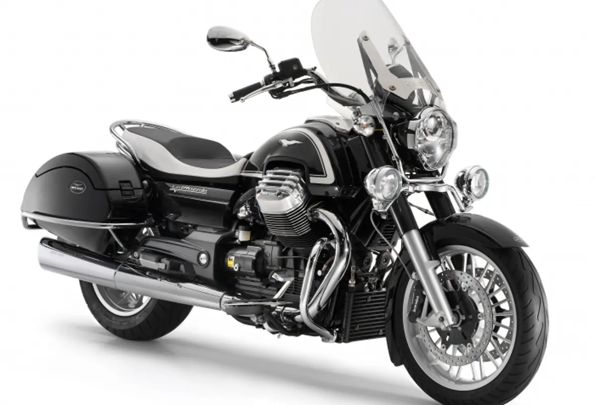 Moto Guzzi California 1400 Touring Front 3-Quarter