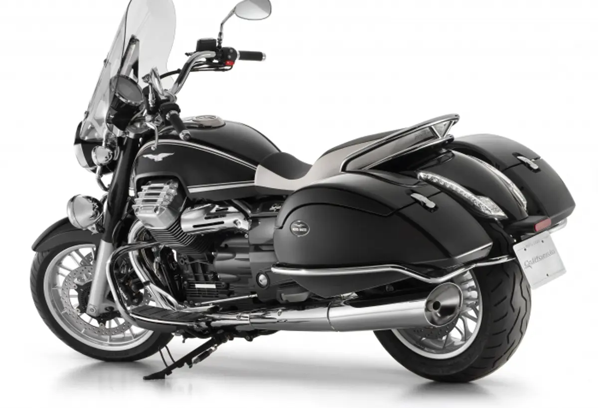 Moto Guzzi California 1400 Touring Rear 3-Quarter