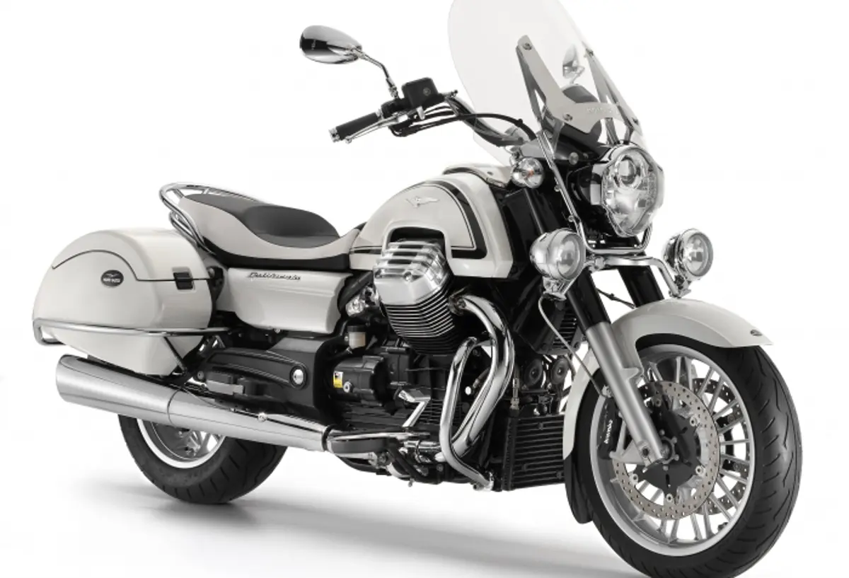 Moto Guzzi California 1400 Touring Front 3-Quarter 'White'