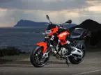 Shiver 750 3-Quarter Front 'Red' image