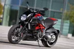 Diavel 3-Quarter Front image