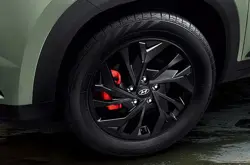 Hyundai Creta Adventure Black Alloy with Red Front Caliper