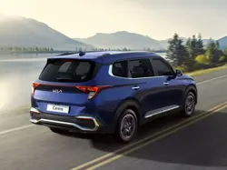 Kia Carens Rear 3-Quarter View